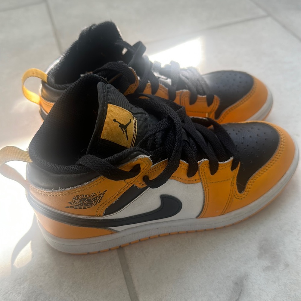 Used but good condition -Little boys Nike Taxi